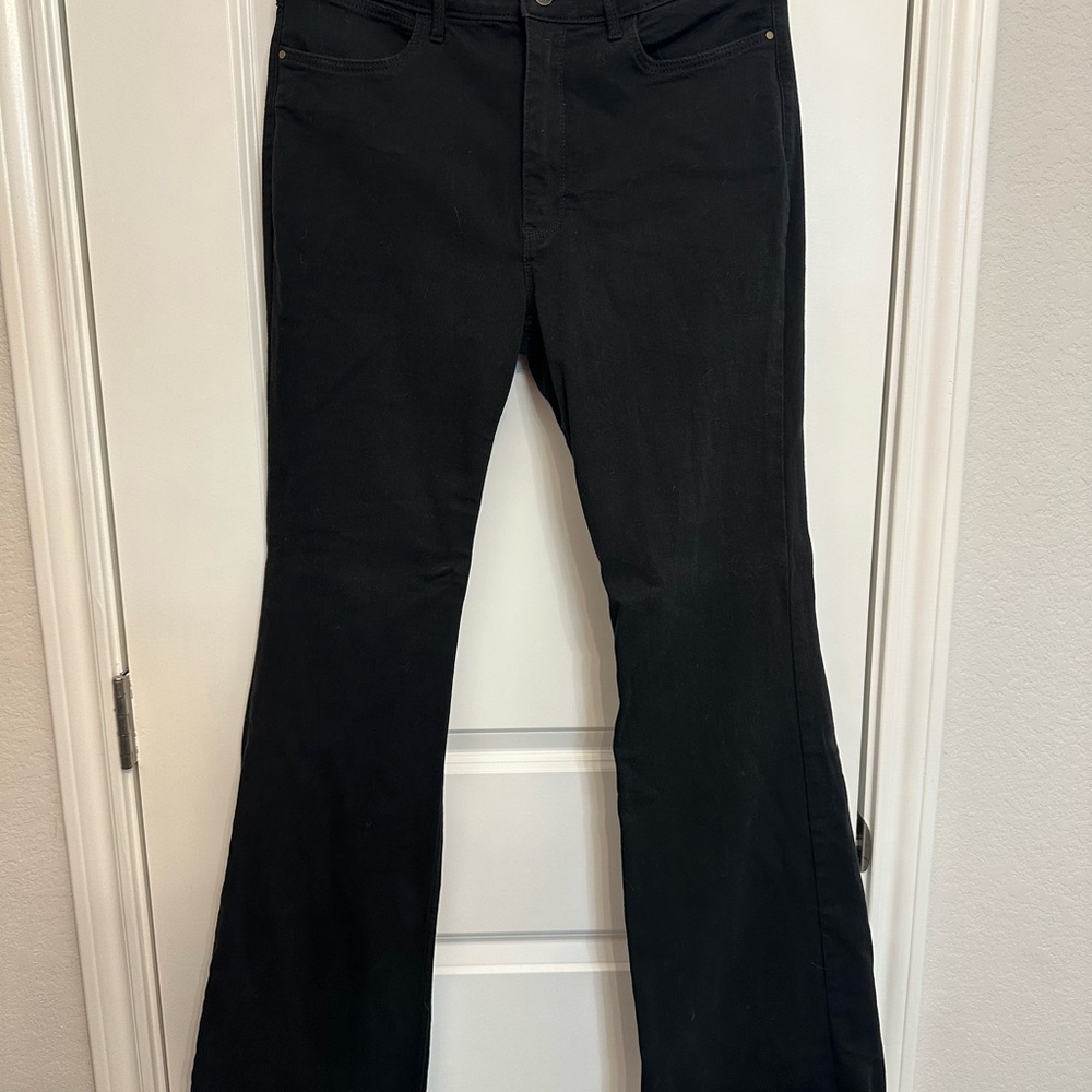 LIKE NEW Wrangler High Rise Fierce Flare
